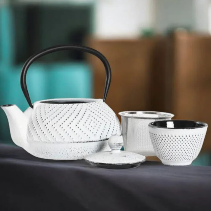 Ensemble Théière en fonte et deux tasses